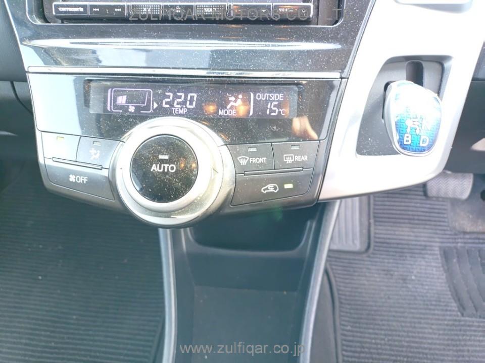 TOYOTA PRIUS ALPHA 2021 Image 11