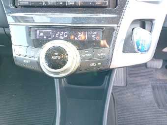 TOYOTA PRIUS ALPHA 2021 Image 11