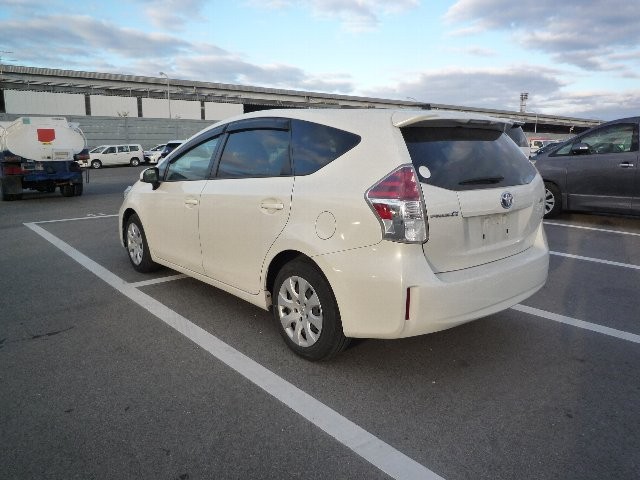 TOYOTA PRIUS ALPHA 2021 Image 20