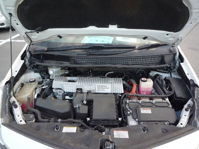 TOYOTA PRIUS ALPHA 2021 Image 32