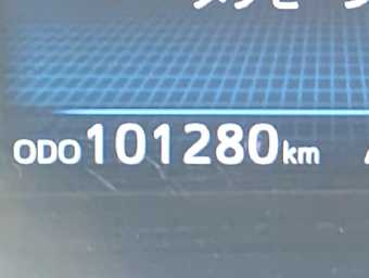 TOYOTA PRIUS ALPHA 2021 Image 8