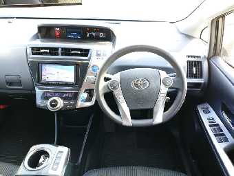 TOYOTA PRIUS ALPHA 2021 Image 9
