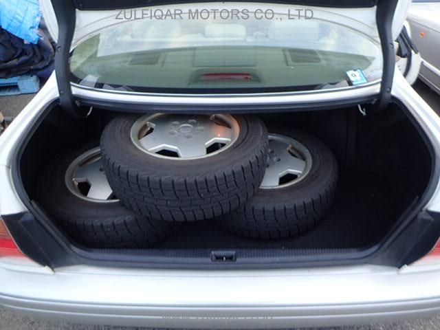 TOYOTA CROWN 2001 Image 12