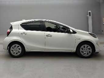 TOYOTA AQUA 2019 Image 6