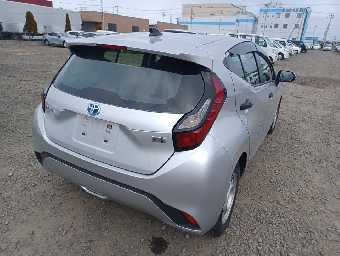 TOYOTA AQUA 2023 Image 2