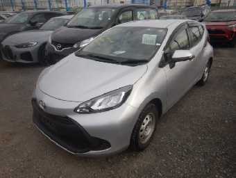 TOYOTA AQUA 2023 Image 4