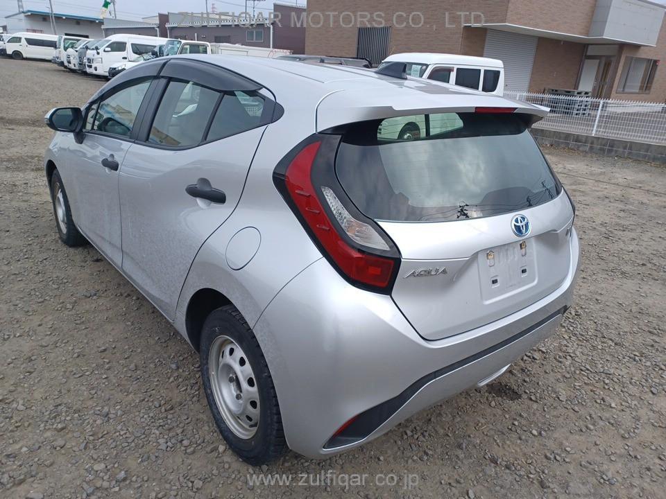 TOYOTA AQUA 2023 Image 4