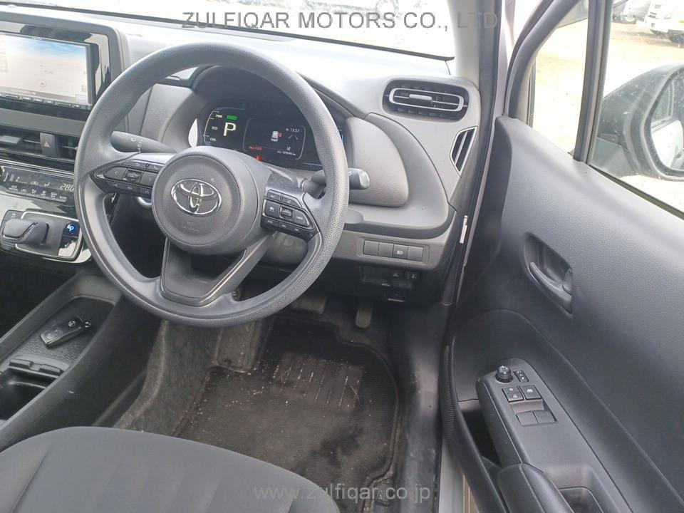 TOYOTA AQUA 2023 Image 9