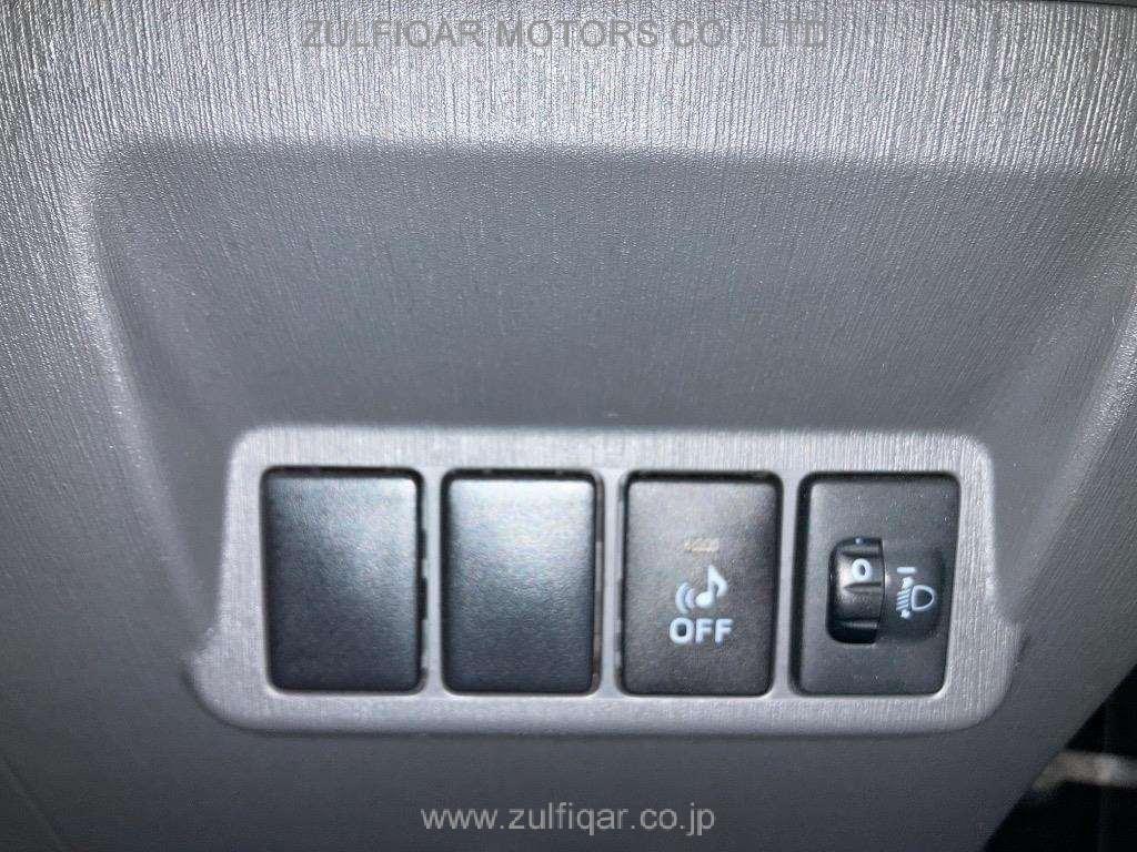 TOYOTA PRIUS ALPHA 2014 Image 6