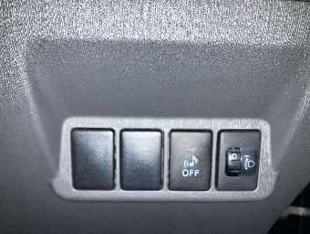 TOYOTA PRIUS ALPHA 2014 Image 6