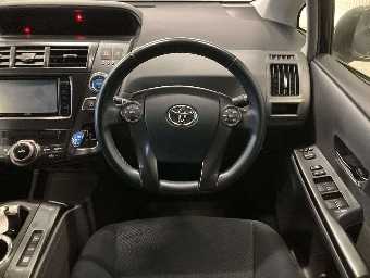 TOYOTA PRIUS ALPHA 2014 Image 7