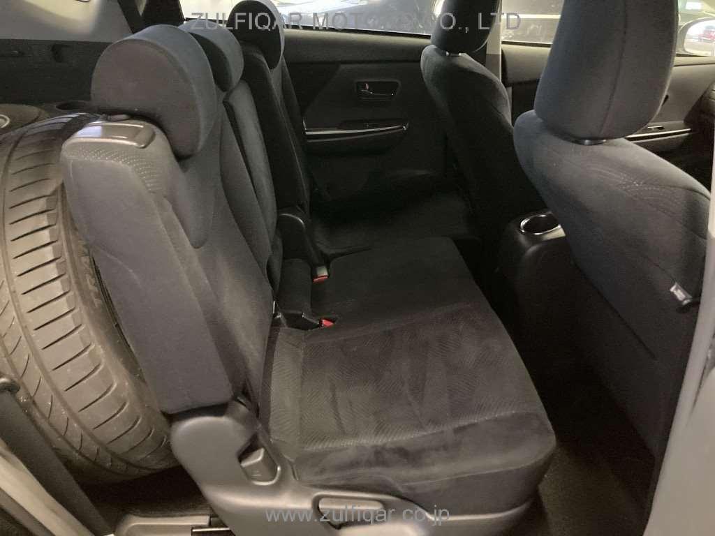 TOYOTA PRIUS ALPHA 2014 Image 8