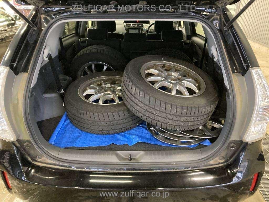 TOYOTA PRIUS ALPHA 2014 Image 9