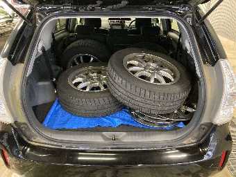 TOYOTA PRIUS ALPHA 2014 Image 9