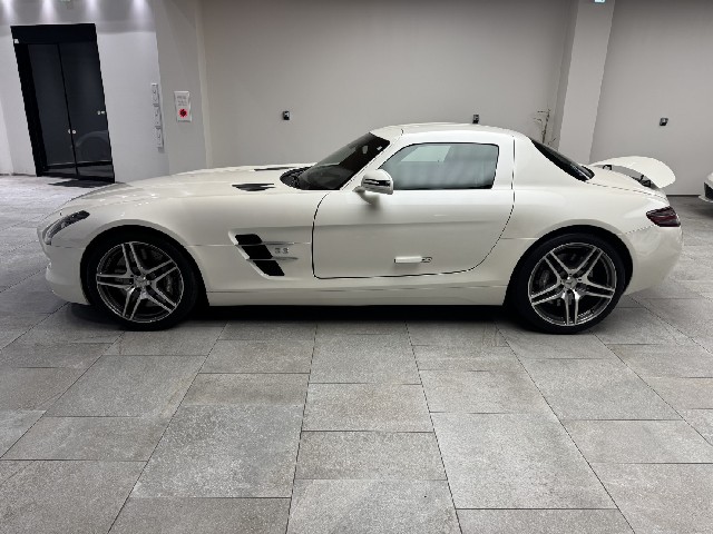 MERCEDES BENZ SLS AMG 2010 Image 21