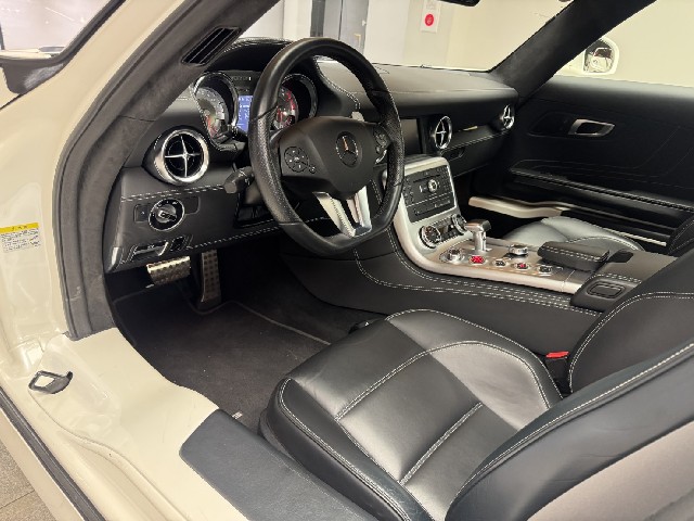 MERCEDES BENZ SLS AMG 2010 Image 22