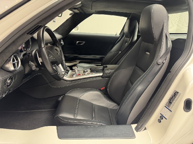 MERCEDES BENZ SLS AMG 2010 Image 23