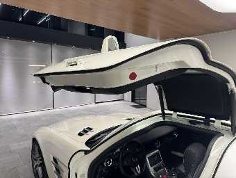 MERCEDES BENZ SLS AMG 2010 Image 19