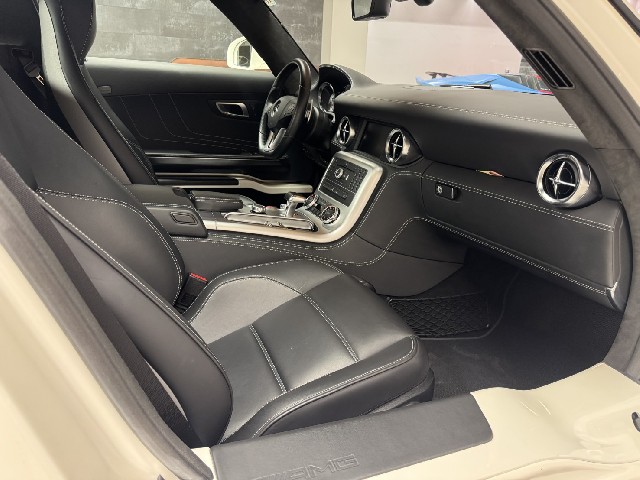 MERCEDES BENZ SLS AMG 2010 Image 26