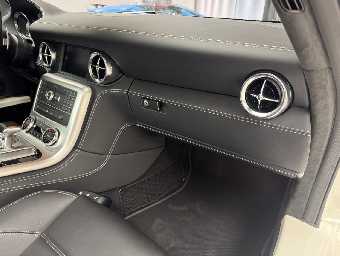 MERCEDES BENZ SLS AMG 2010 Image 38