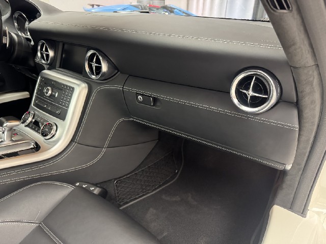 MERCEDES BENZ SLS AMG 2010 Image 44