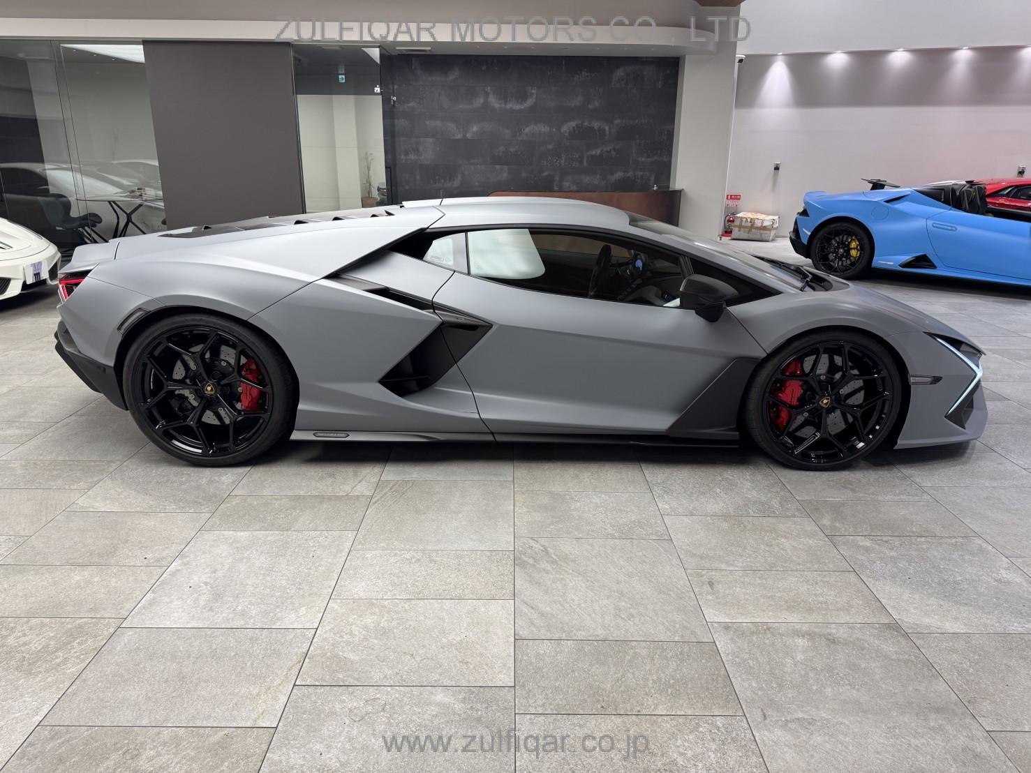 LAMBORGHINI REVUELTO 2025 Image 12