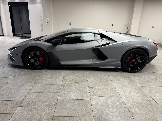 LAMBORGHINI REVUELTO 2025 Image 22