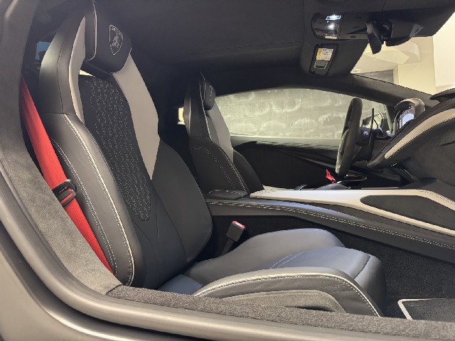 LAMBORGHINI REVUELTO 2025 Image 28