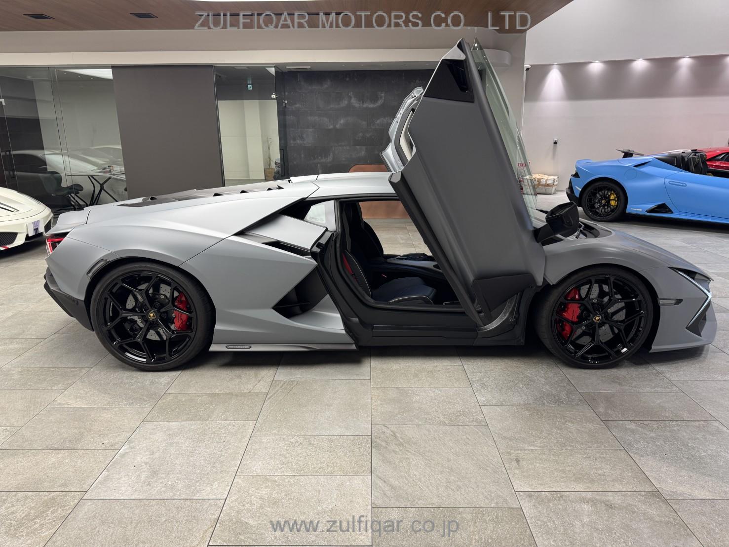 LAMBORGHINI REVUELTO 2025 Image 4