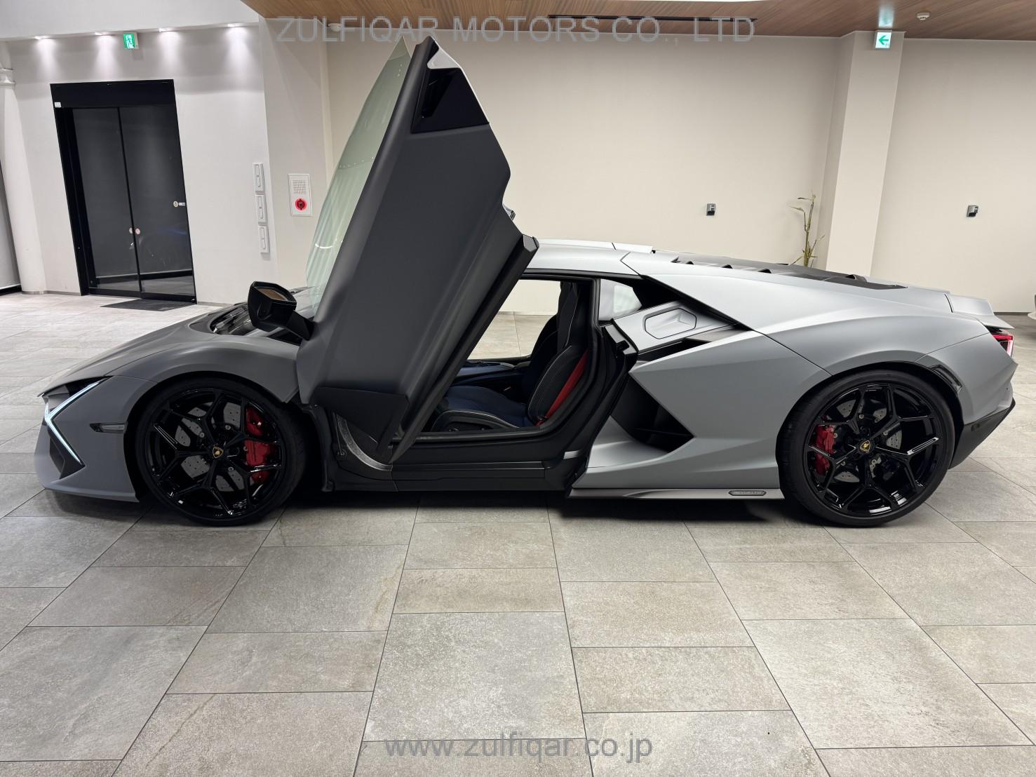 LAMBORGHINI REVUELTO 2025 Image 8