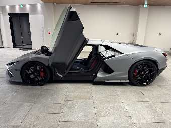 LAMBORGHINI REVUELTO 2025 Image 8