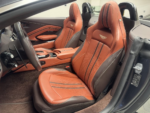 ASTON MARTIN VANTAGE 2022 Image 25