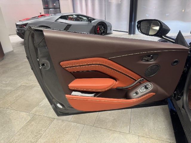 ASTON MARTIN VANTAGE 2022 Image 26