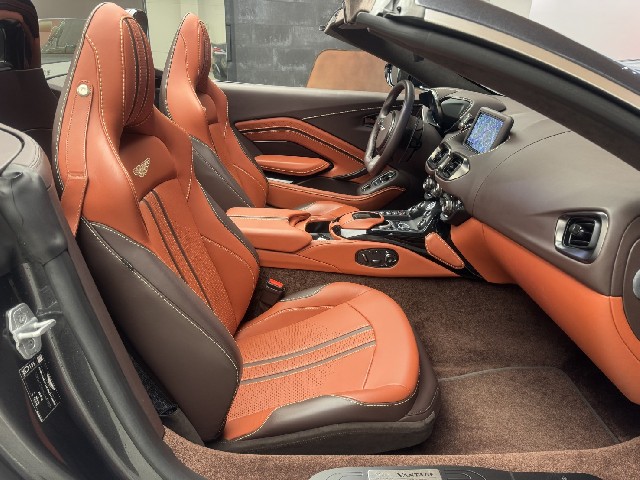 ASTON MARTIN VANTAGE 2022 Image 28