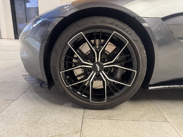 ASTON MARTIN VANTAGE 2022 Image 42