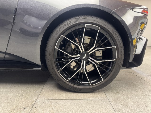 ASTON MARTIN VANTAGE 2022 Image 43