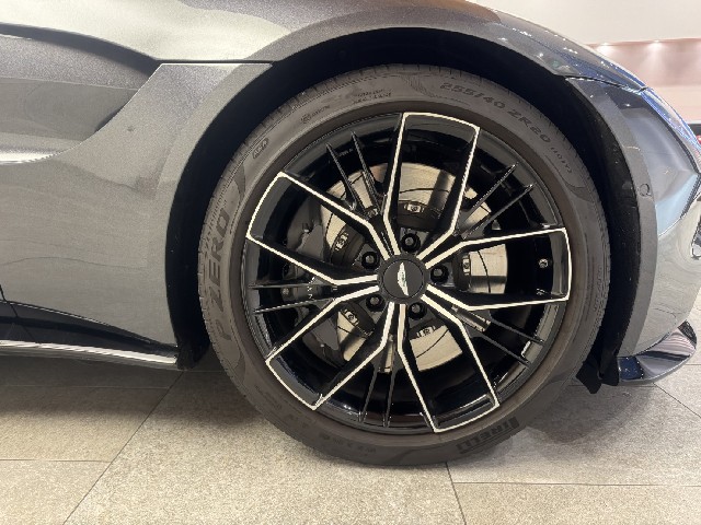 ASTON MARTIN VANTAGE 2022 Image 45