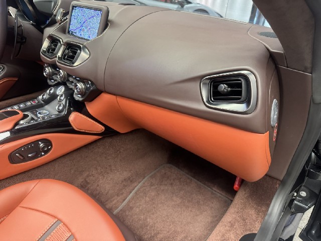 ASTON MARTIN VANTAGE 2022 Image 46