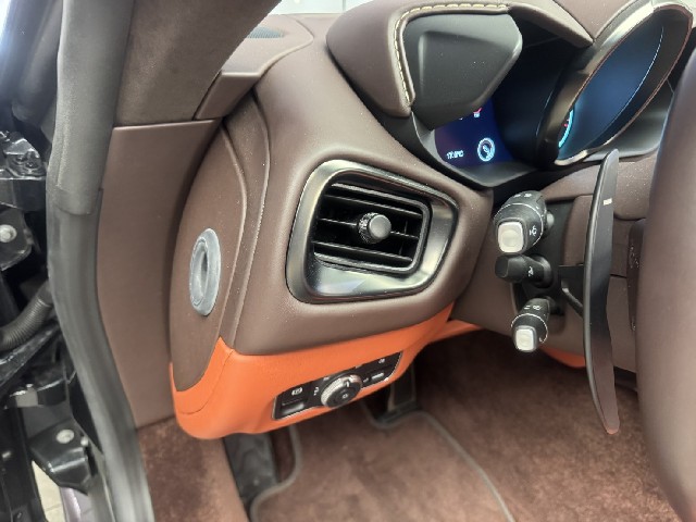 ASTON MARTIN VANTAGE 2022 Image 48