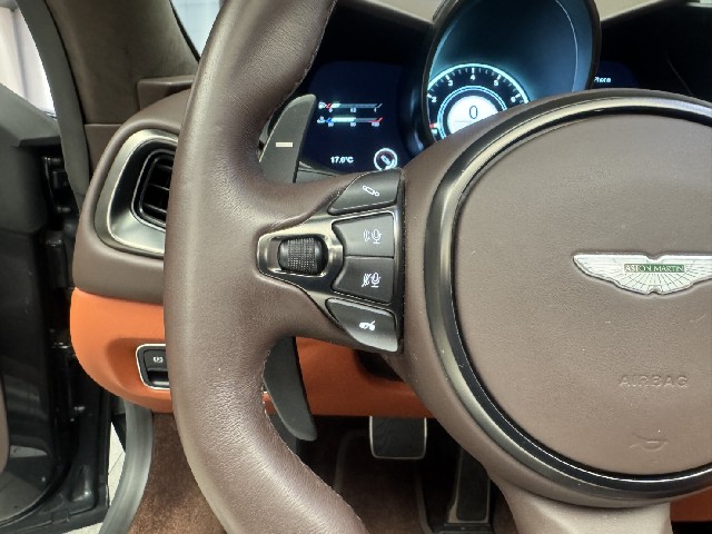 ASTON MARTIN VANTAGE 2022 Image 50