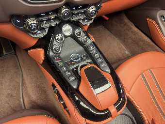 ASTON MARTIN VANTAGE 2022 Image 49
