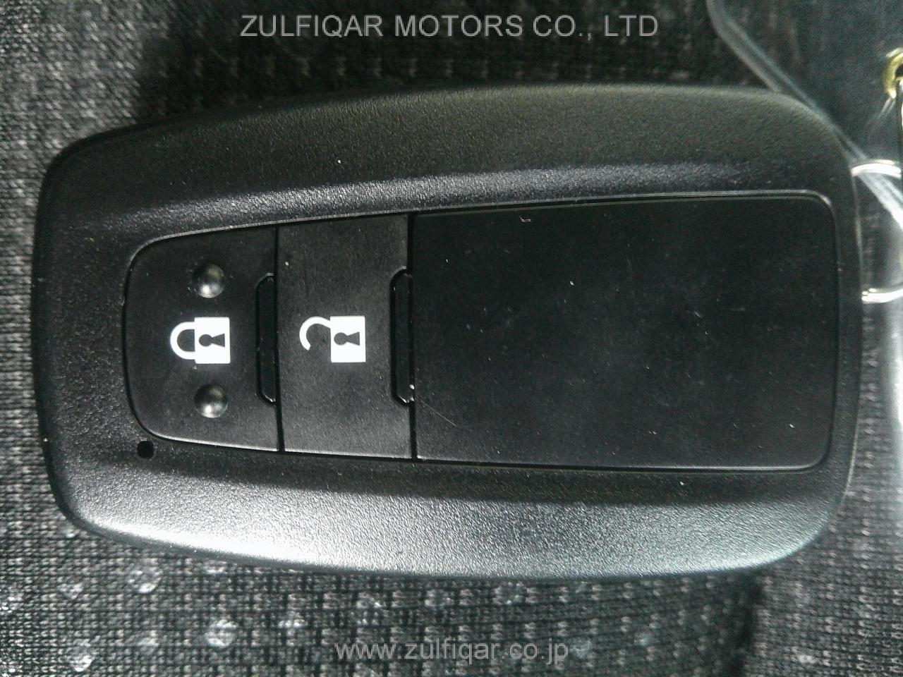 TOYOTA PRIUS 2021 Image 8