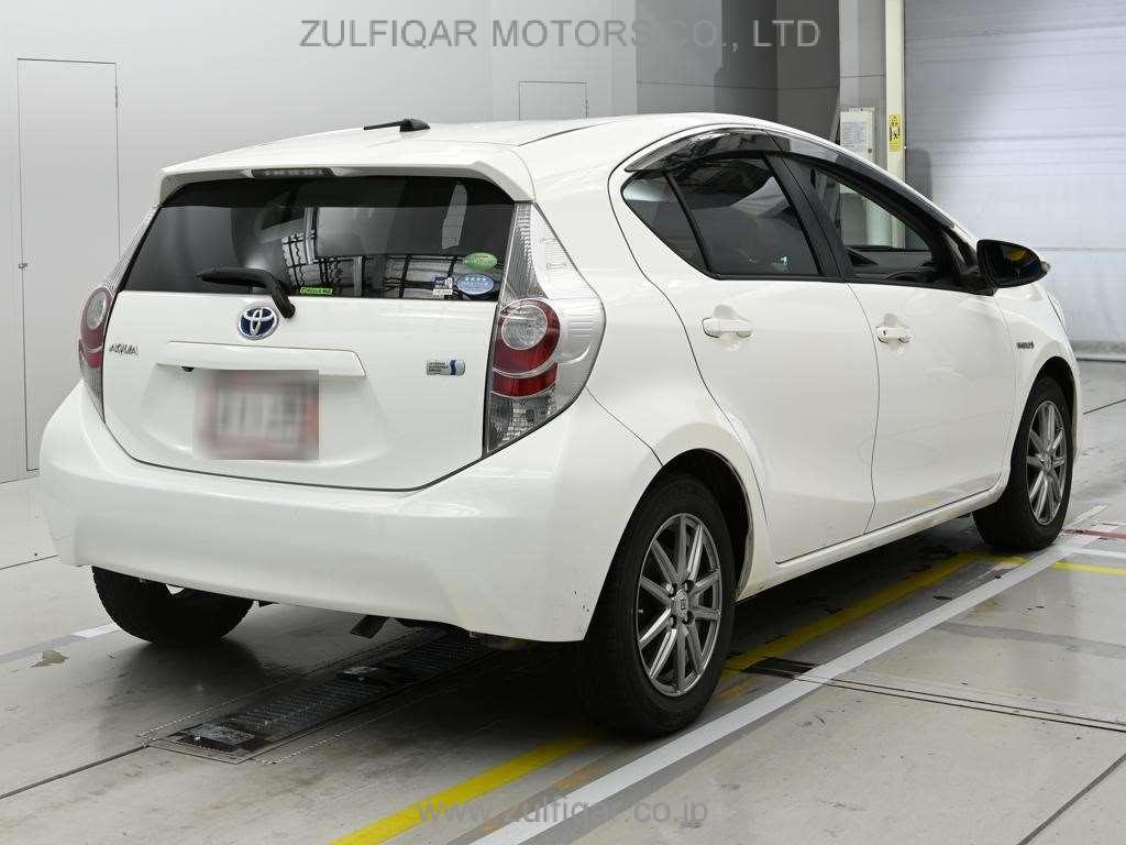 TOYOTA AQUA 2013 Image 2