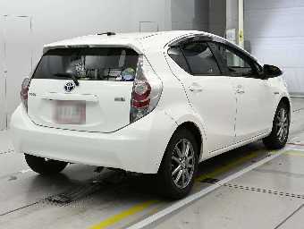 TOYOTA AQUA 2013 Image 2