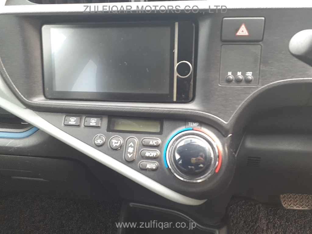 TOYOTA AQUA 2013 Image 12