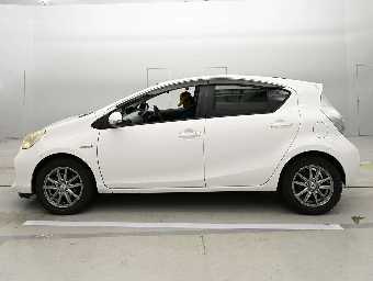 TOYOTA AQUA 2013 Image 4