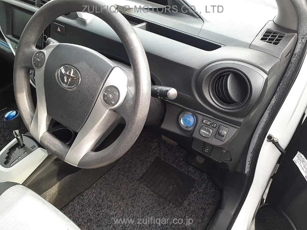 TOYOTA AQUA 2013 Image 9