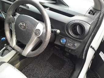 TOYOTA AQUA 2013 Image 9