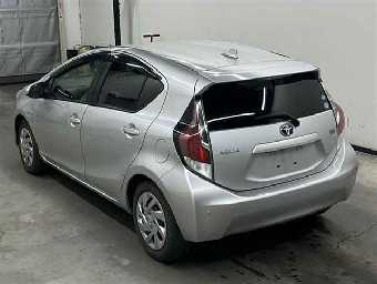 TOYOTA AQUA 2015 Image 2