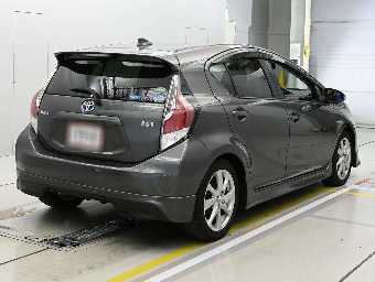 TOYOTA AQUA 2015 Image 2